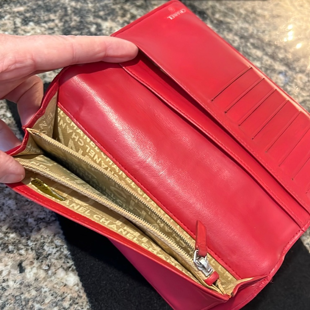 ❤️CHANEL BI FOLD LUCKY CHARM WALLET - Picture 7 of 13